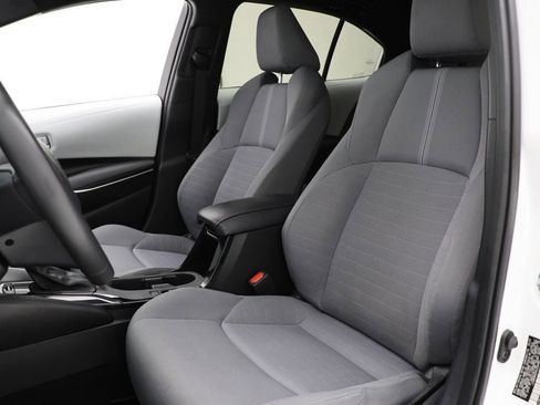 Used 2024 Toyota Corolla SE w/ SE Package image 15