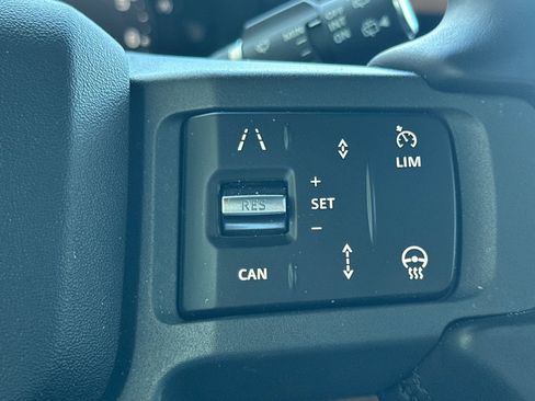 Used 2024 Land Rover Defender 110 X-Dynamic SE AWD/4WD image 32