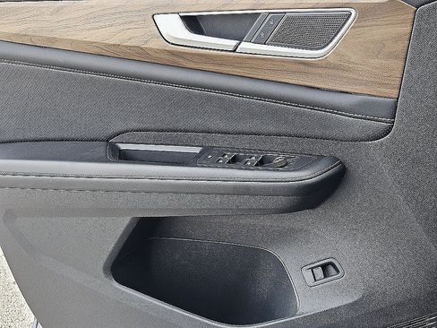 Used 2024 Volkswagen Atlas SE FWD image 18