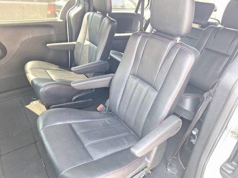 Used 2018 Dodge Grand Caravan GT image 4