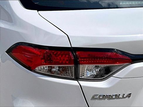 Used 2025 Toyota Corolla LE FWD image 27