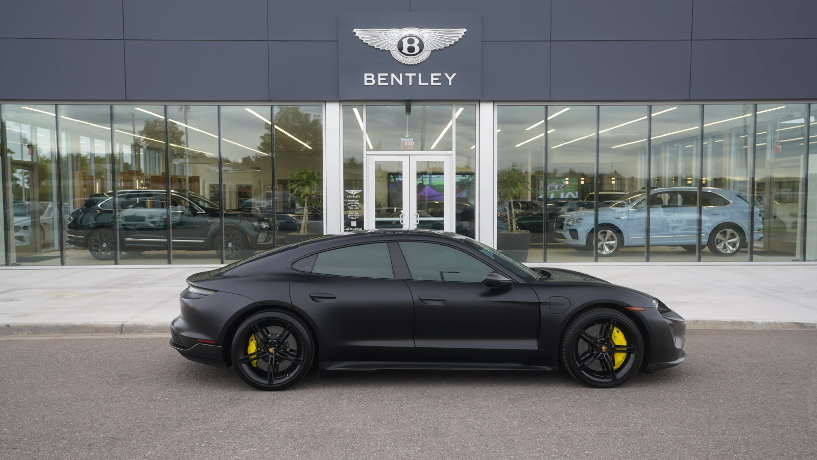 Used 2022 Porsche Taycan Turbo S AWD/4WD image 18