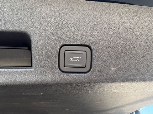 Used 2025 Chevrolet Traverse LT w/ Driver Confidence Package FWD image 33