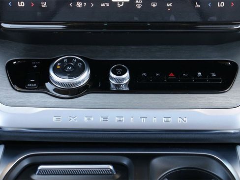 New 2025 Ford Expedition Platinum w/ Driver's Package image 29