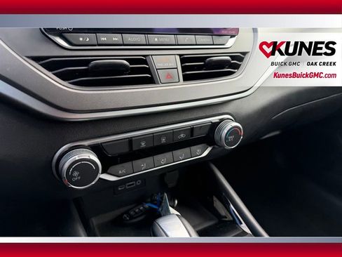 Used 2025 Nissan Altima 2.5 SR FWD image 16