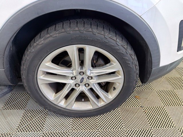 Used 2017 Ford Explorer XLT w/ Equipment Group 202A FWD image 18