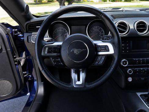 Used 2019 Ford Mustang Coupe RWD image 9