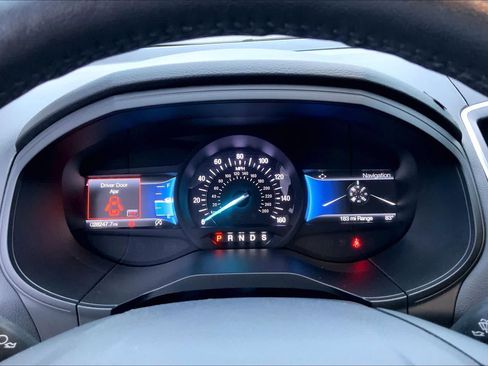 Used 2022 Ford Edge Titanium AWD/4WD image 25