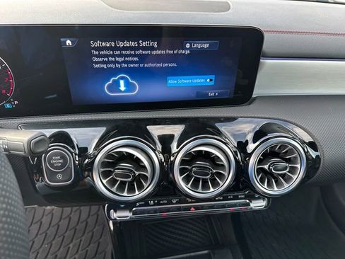 Used 2025 Mercedes-Benz CLA 250 4MATIC image 23