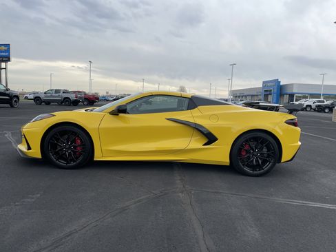 Used 2025 Chevrolet Corvette Stingray Premium Conv w/ Z51 Performance Package RWD image 2