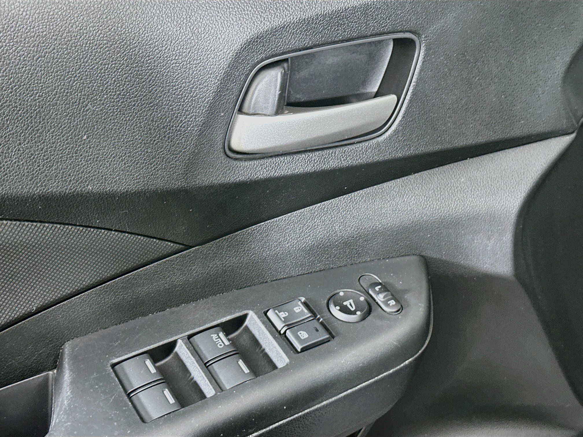 Used 2015 Honda CR-V LX image 15