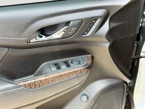 Used 2023 GMC Acadia Denali w/ Denali Technology Package FWD image 19