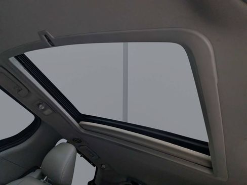 Used 2017 Toyota Sienna Limited FWD image 17