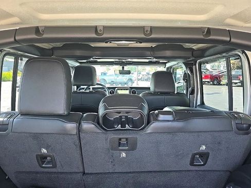 Used 2022 Jeep Wrangler Unlimited Sahara w/ Dual Top Group image 29