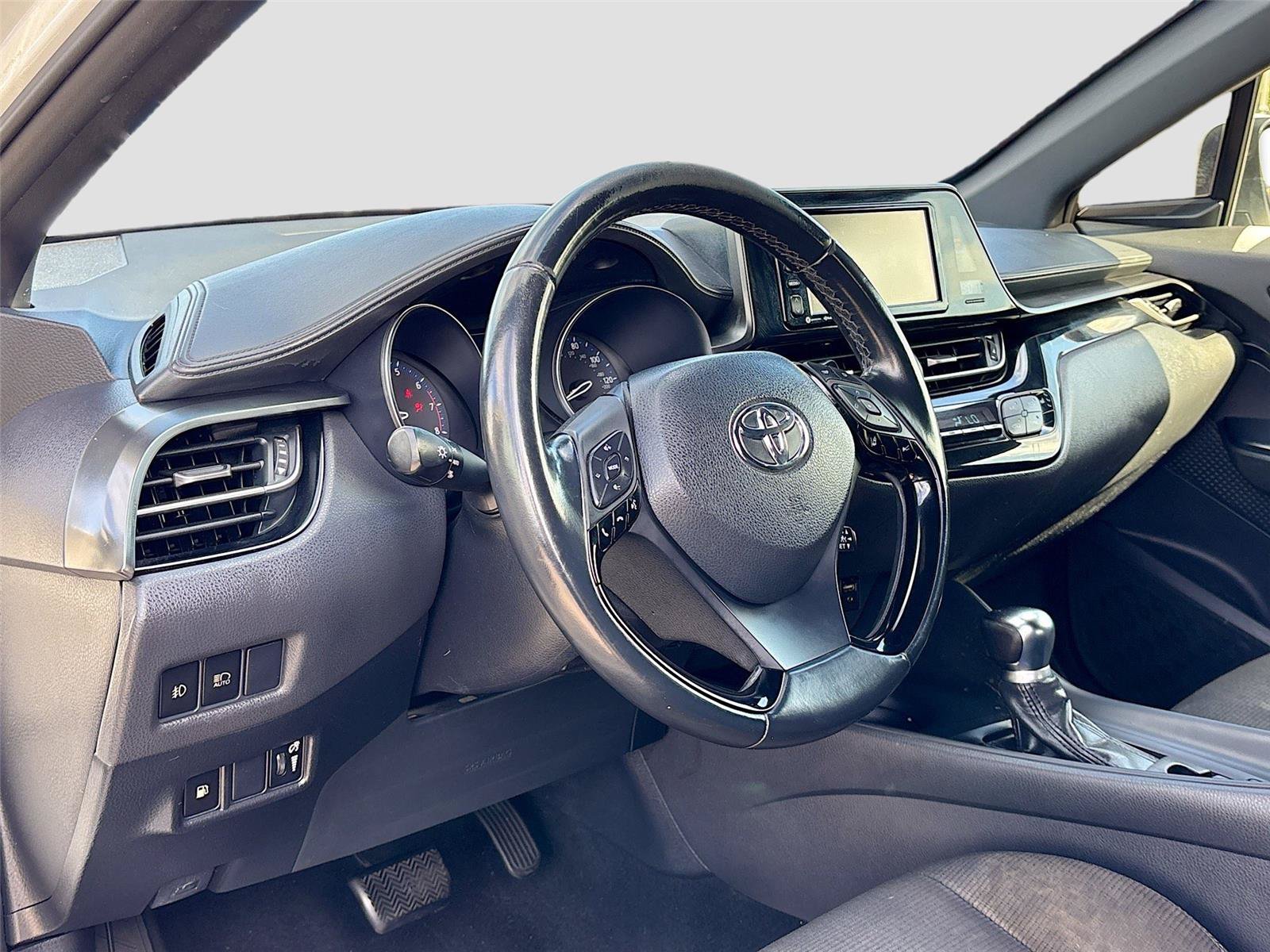 Used 2018 Toyota C-HR XLE FWD image 9