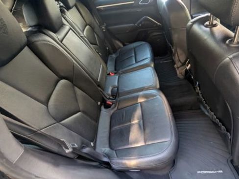 Used 2014 Porsche Cayenne Platinum Edition image 21