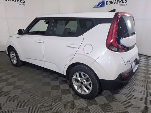 Used 2022 Kia Soul LX w/ Technology Package image 3