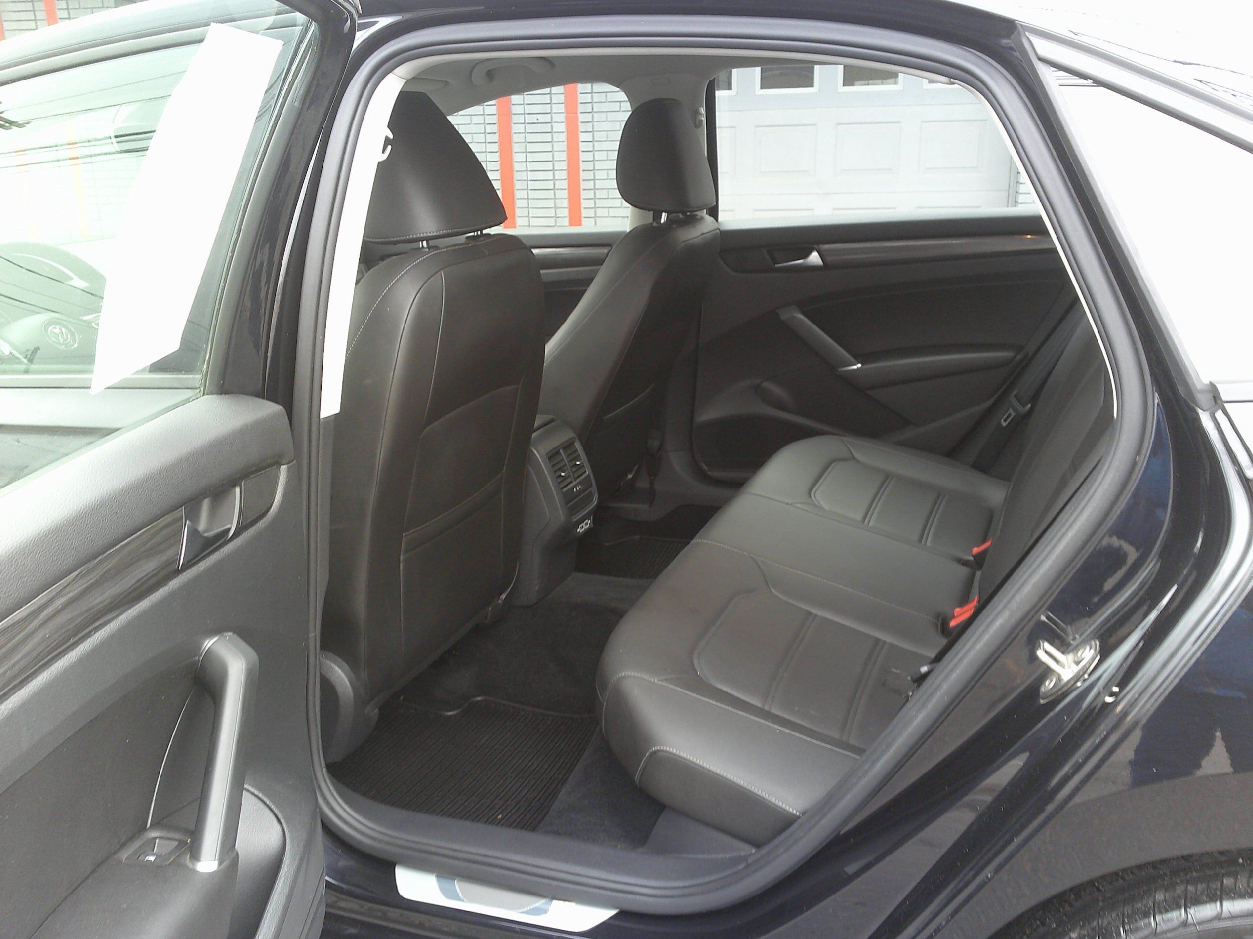 Used 2020 Volkswagen Passat 2.0T R-Line FWD image 18