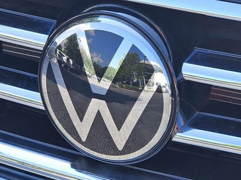 Certified 2024 Volkswagen Tiguan SE FWD image 32
