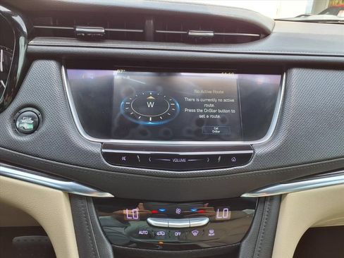 Used 2018 Cadillac XT5 FWD image 19