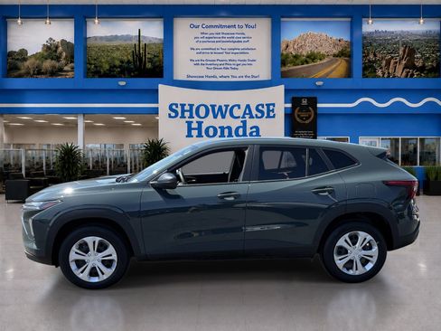 Used 2026 Chevrolet Trax LS FWD image 4