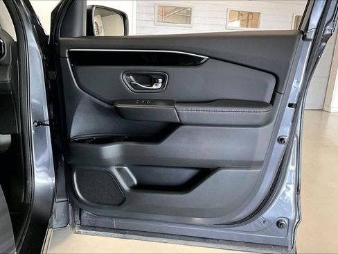 Used 2025 Honda Pilot Touring image 25
