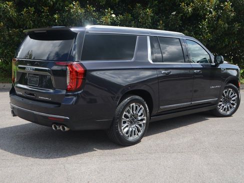 Used 2024 GMC Yukon XL Denali Ultimate AWD/4WD image 3