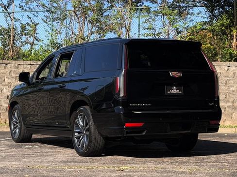 Used 2023 Cadillac Escalade ESV Sport w/ Touring Package AWD/4WD image 8