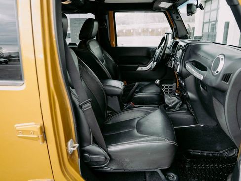 Used 2014 Jeep Wrangler Unlimited Rubicon image 18