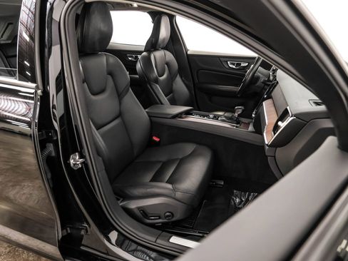 Used 2021 Volvo V60 T5 Momentum w/ Climate Package image 37