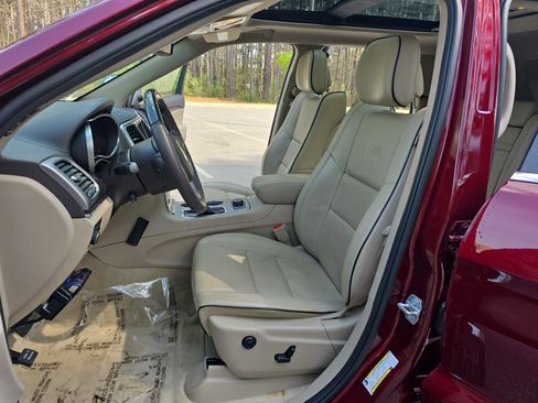 Used 2018 Jeep Grand Cherokee Overland image 16