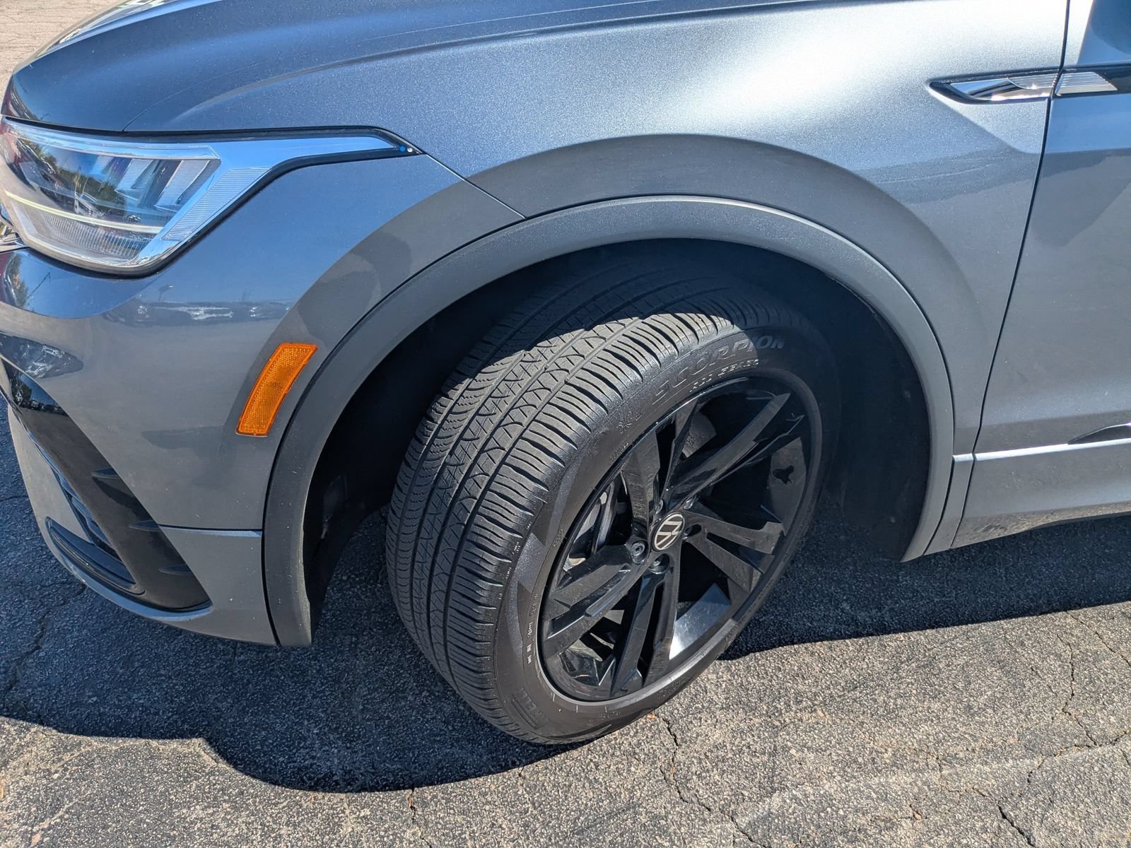 Used 2023 Volkswagen Tiguan SE R-Line AWD/4WD image 6