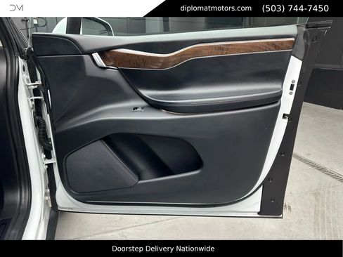 Used 2018 Tesla Model X 75D image 32