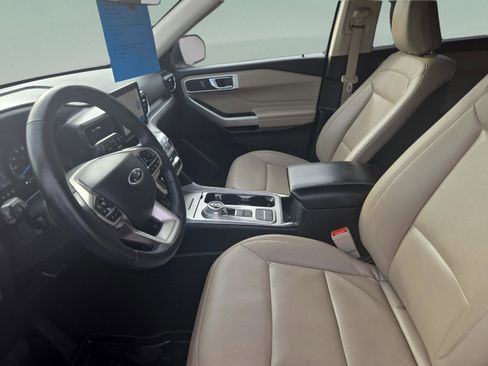 Used 2020 Ford Explorer XLT w/ Equipment Group 202A image 12
