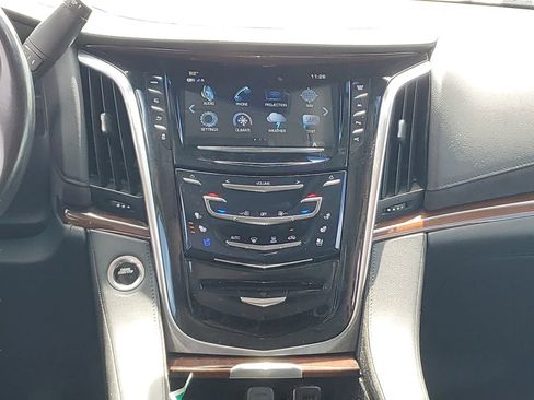Used 2019 Cadillac Escalade Luxury AWD/4WD image 15