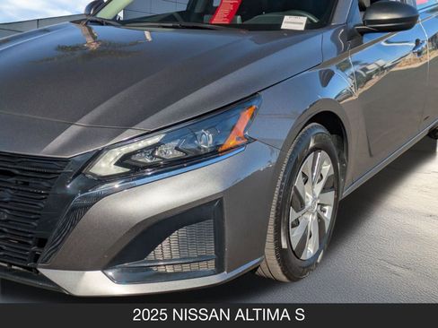 Used 2025 Nissan Altima 2.5 S image 10