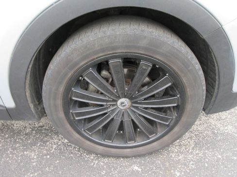 Used 2015 Hyundai Santa Fe GLS image 9