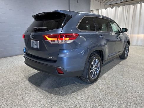 Used 2019 Toyota Highlander XLE image 3