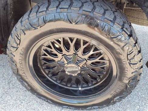 Used 2019 RAM 1500 Laramie AWD/4WD image 9