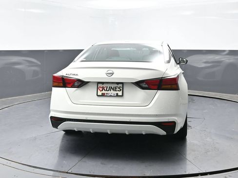 Used 2025 Nissan Altima 2.5 SV FWD image 12