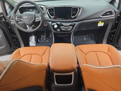 New 2026 Chrysler Pacifica Pinnacle w/ Trailer Tow Group image 9