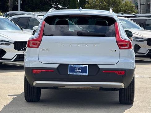 Certified 2025 Volvo XC40 B5 Plus AWD/4WD image 4