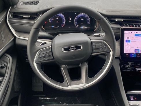 New 2025 Jeep Grand Cherokee Limited image 40