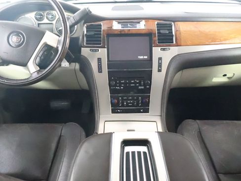 Used 2014 Cadillac Escalade Platinum AWD/4WD image 27
