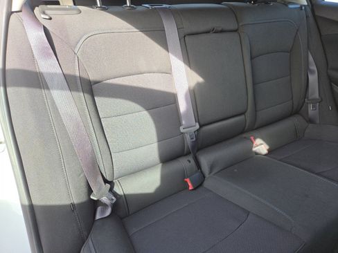 Used 2017 Chevrolet Cruze LT image 17