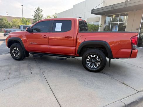 Used 2016 Toyota Tacoma TRD Off-Road w/ Premium & Technology Package AWD/4WD image 10