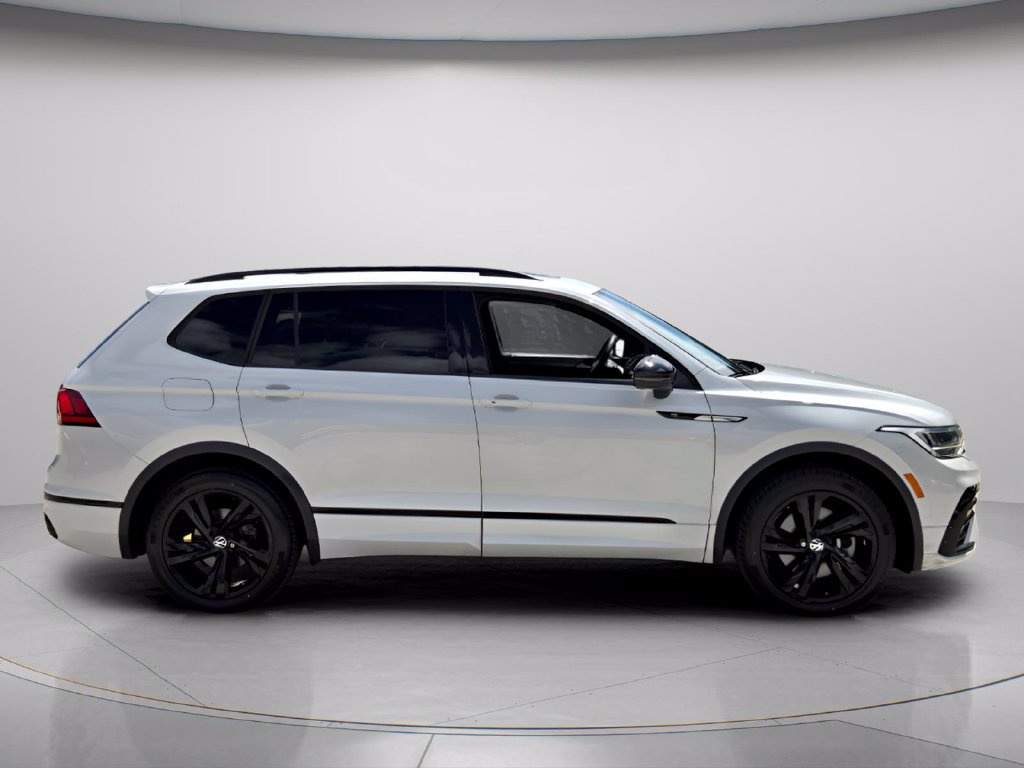 Certified 2023 Volkswagen Tiguan SE R-Line FWD image 7
