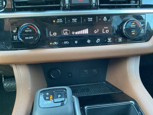 Used 2025 Nissan Pathfinder Platinum AWD/4WD image 32