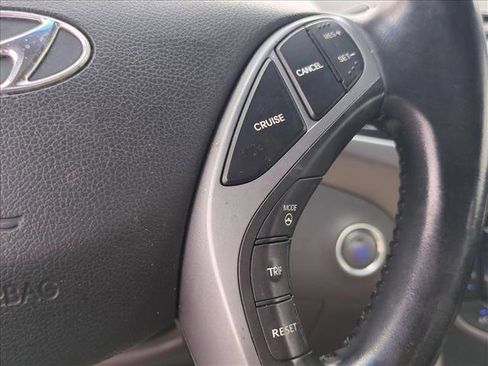 Used 2016 Hyundai Elantra Limited image 16