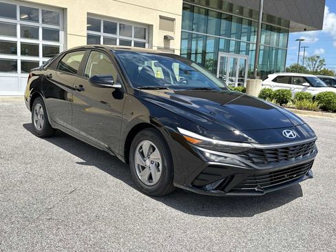 New 2026 Hyundai Elantra SE image 1